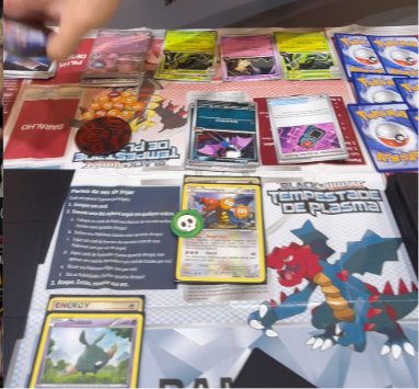 Partida de Pokémon TCG em encontro MariCard